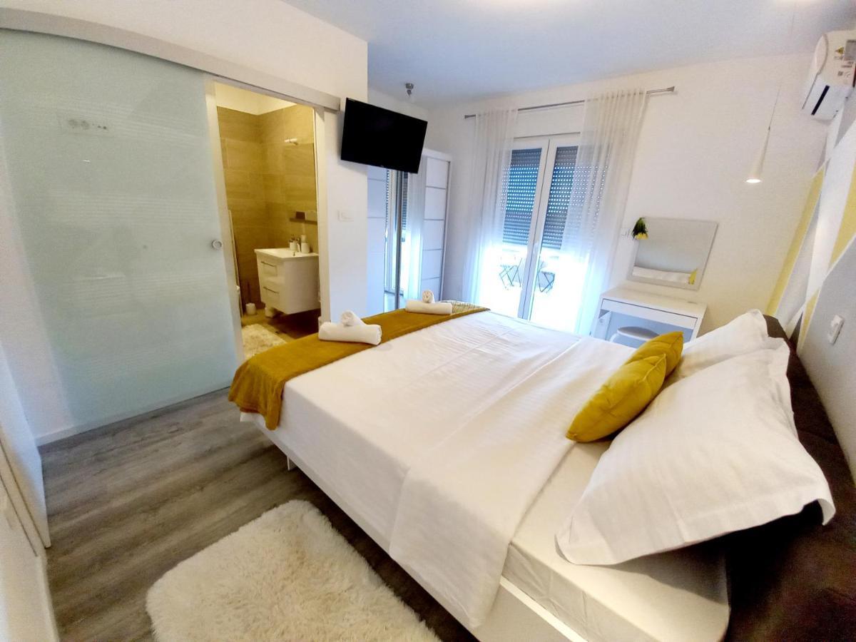 Villa Tia With Heated Pool & Jacuzzi Murvica  Buitenkant foto