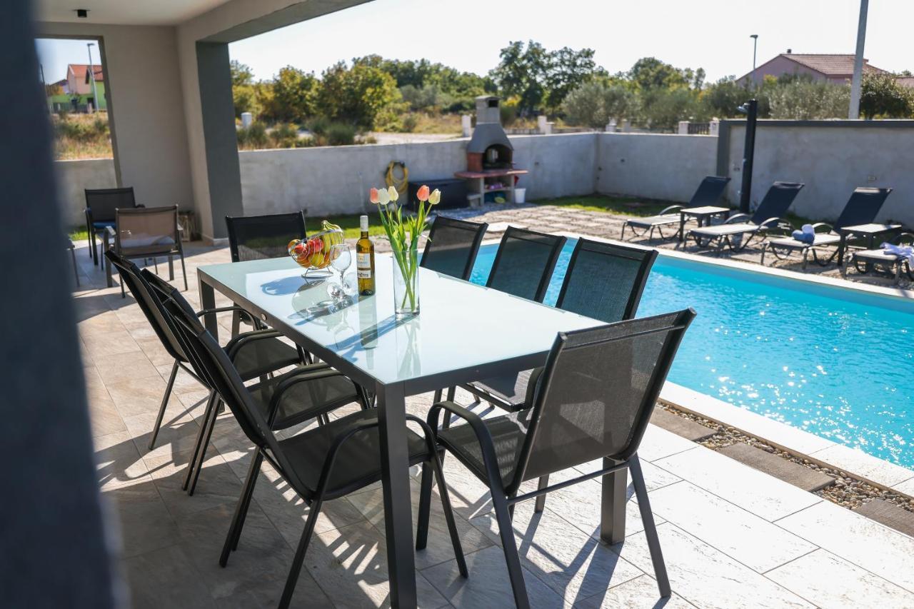 Villa Tia With Heated Pool & Jacuzzi Murvica  Buitenkant foto