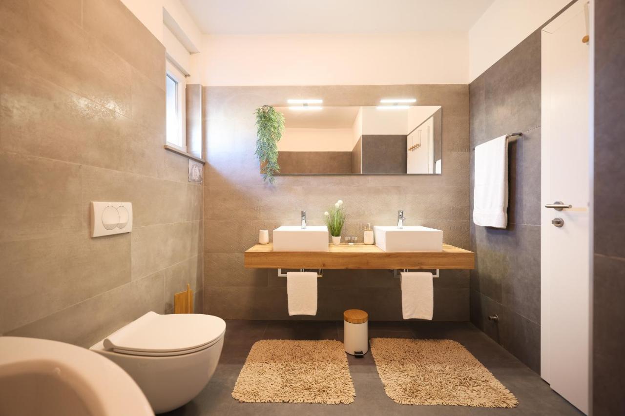 Villa Tia With Heated Pool & Jacuzzi Murvica  Buitenkant foto