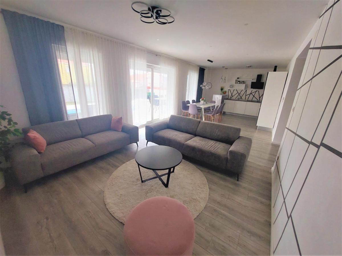 Villa Tia With Heated Pool & Jacuzzi Murvica  Buitenkant foto